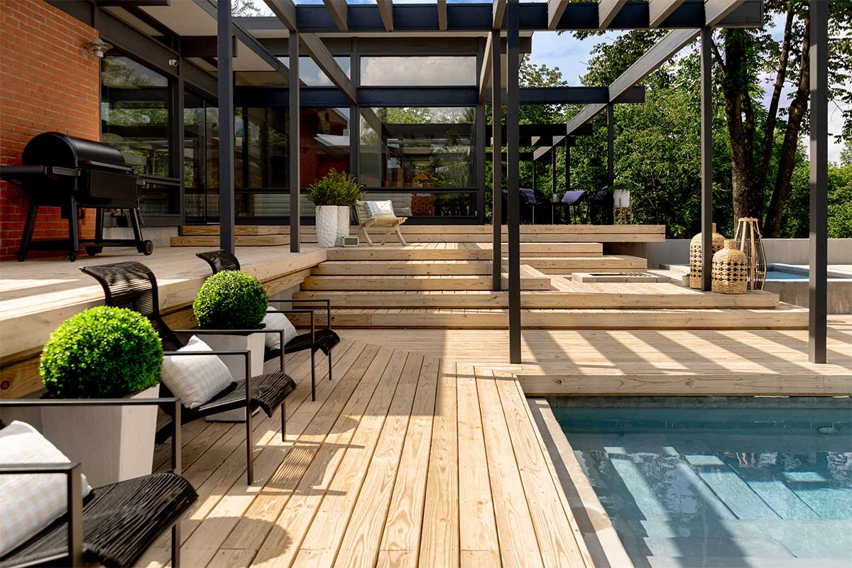 Deck around a pool